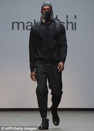 Απίστευτο: Μια μέρα μετά το μακελειό στη Γαλλία, Βρετανός σχεδιαστής προωθεί το «τζιχάντι στυλ» [εικόνες] | iefimerida.gr 3