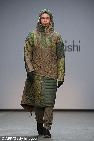 Απίστευτο: Μια μέρα μετά το μακελειό στη Γαλλία, Βρετανός σχεδιαστής προωθεί το «τζιχάντι στυλ» [εικόνες] | iefimerida.gr 5