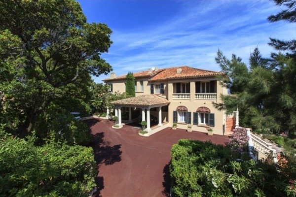 Η ερωτική φωλιά της Νταϊάνα και του Ντόντι στο Σαιντ Τροπέ -Η βίλα που κρέμεται στους βράχους [εικόνες] | iefimerida.gr 3