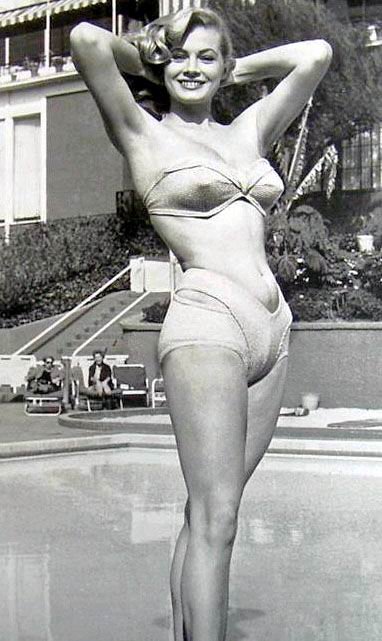 Πέθανε η βόμβα της Σουηδίας Ανίτα Εκμπεργκ -Ηθοποιός στην Dolce Vita του Φελίνι [εικόνες] | iefimerida.gr 8