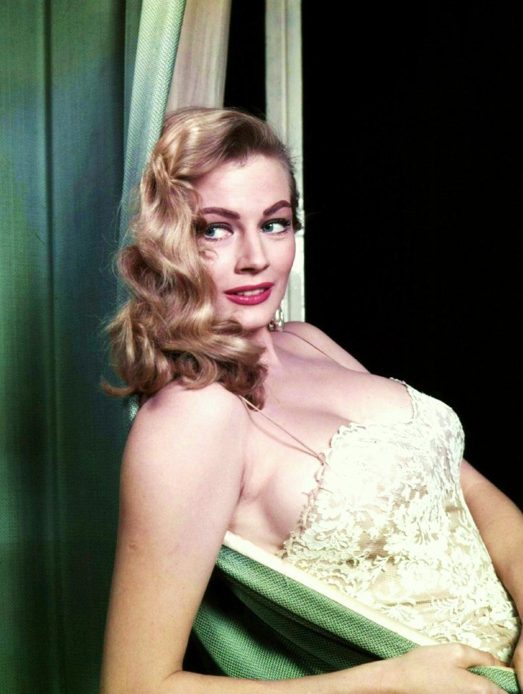 Πέθανε η βόμβα της Σουηδίας Ανίτα Εκμπεργκ -Ηθοποιός στην Dolce Vita του Φελίνι [εικόνες] | iefimerida.gr 6