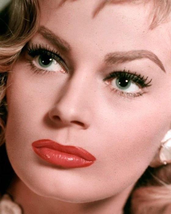 Πέθανε η βόμβα της Σουηδίας Ανίτα Εκμπεργκ -Ηθοποιός στην Dolce Vita του Φελίνι [εικόνες] | iefimerida.gr 11