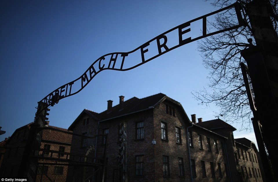 «Του φιλούσα τις μπότες για να μη με στείλει στον θάλαμο αερίων» -Επιζώντες του Αουσβιτς θυμούνται τη φρίκη [εικόνες] | iefimerida.gr 10