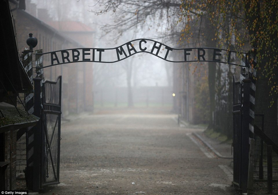 «Του φιλούσα τις μπότες για να μη με στείλει στον θάλαμο αερίων» -Επιζώντες του Αουσβιτς θυμούνται τη φρίκη [εικόνες] | iefimerida.gr 9