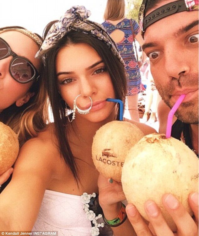 Η εντυπωσιακή αδελφή της Καρντάσιαν βγάζει εκατ. στα 19 της -Γιατί η Κιμ δεν χαίρεται καθόλου [εικόνες] | iefimerida.gr 17