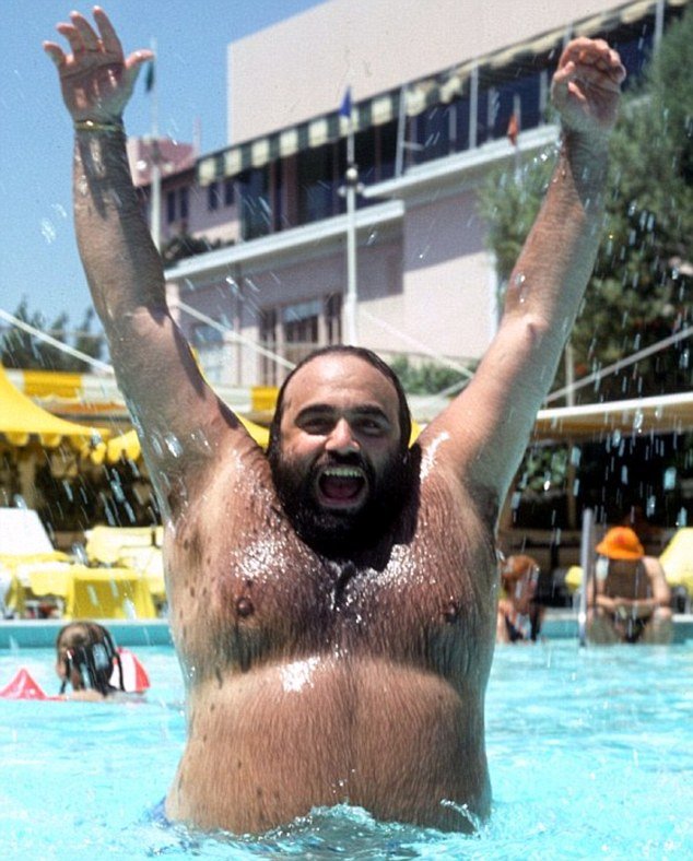 Ντέμης Ρούσσος: Μια ζωή γεμάτη σεξ, χρήμα, δόξα και περιπέτεια [εικόνες] | iefimerida.gr 17