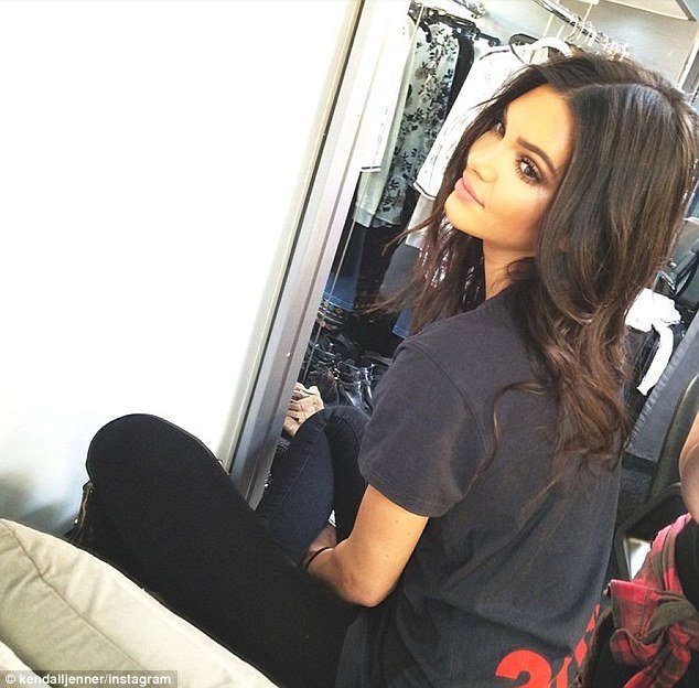 Η εντυπωσιακή αδελφή της Καρντάσιαν βγάζει εκατ. στα 19 της -Γιατί η Κιμ δεν χαίρεται καθόλου [εικόνες] | iefimerida.gr 19