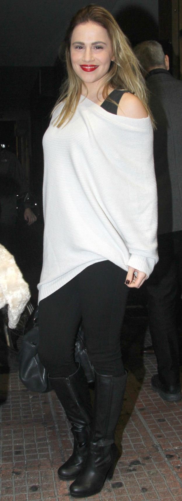 Αγνώριστη η Νάντια Μπουλέ -Εγινε καστανή και πάχυνε  [εικόνες] | iefimerida.gr 0