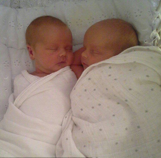 Απίστευτη στιγμή: Γυναίκα έβγαλε μόνη της τα παιδιά της από την κοιλιά της μετά από καισαρική τομή [εικόνες] | iefimerida.gr 3