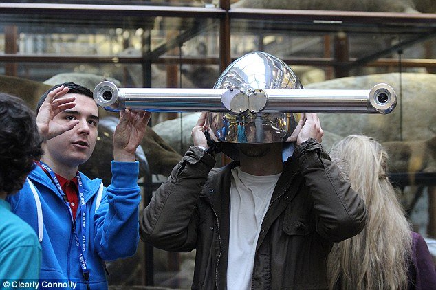 Ετσι βλέπουν τον κόσμο τα ζώα: Τα ειδικά κράνη που το επιτρέπουν [εικόνες & βίντεο] | iefimerida.gr 0