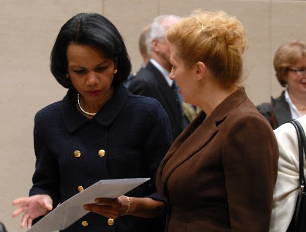 H όμορφη Κολίντα Γκράμπαρ Κιτάροβιτς είναι η πρώτη γυναίκα πρόεδρος στα Βαλκάνια -Η νέα πρόεδρος Κροατίας [εικόνες] | iefimerida.gr 2