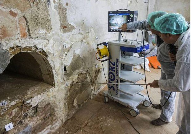 Βρήκαν σε μυστική κρύπτη το φέρετρο του συγγραφέα του Δον Κιχώτη; [εικόνες] | iefimerida.gr 2