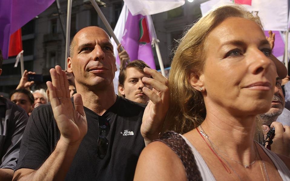 Δανάη Στράτου: Η διάσημη εικαστικός με ρίζες από μεγάλο τζάκι της Πάτρας, σύζυγος του Γιάννη Βαρουφάκη [εικόνες] | iefimerida.gr 0