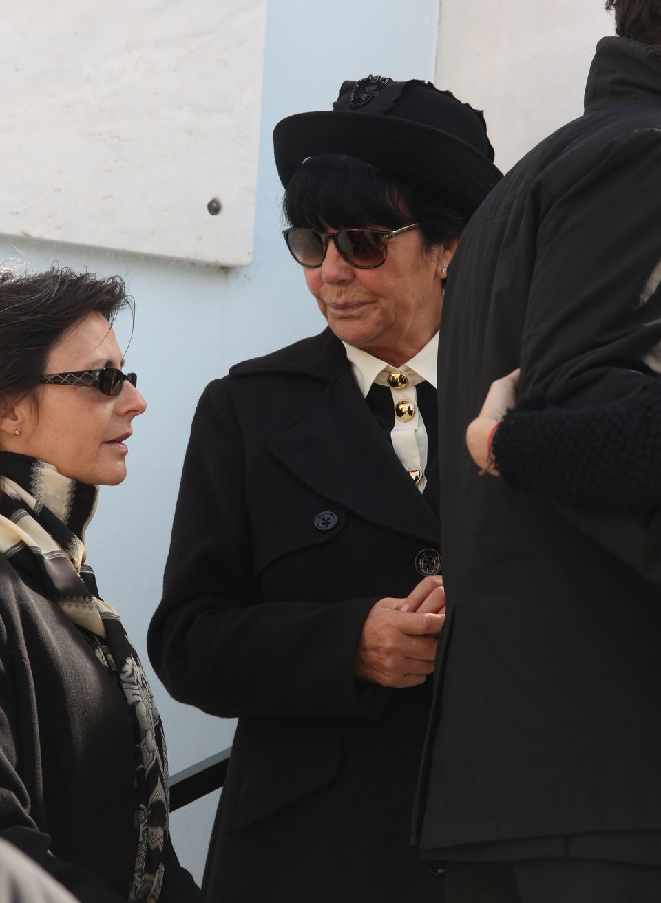 Aθάνατος! Συγκίνηση και πλήθος κόσμου στο τελευταίο «αντίο» στον Ντέμη Ρούσσο [εικόνες] | iefimerida.gr 0