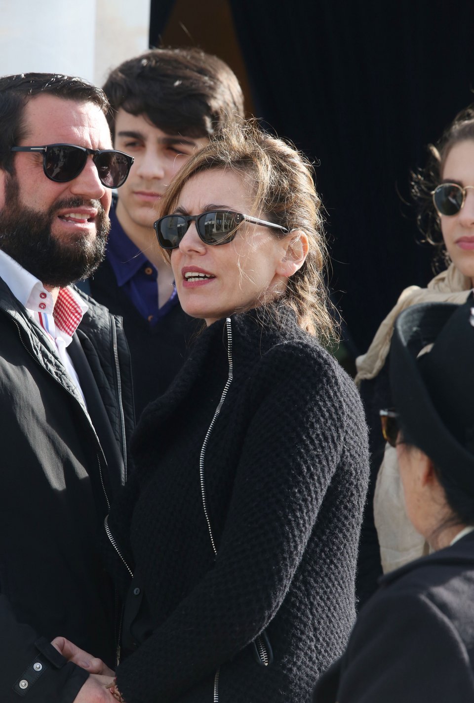 Aθάνατος! Συγκίνηση και πλήθος κόσμου στο τελευταίο «αντίο» στον Ντέμη Ρούσσο [εικόνες] | iefimerida.gr 2