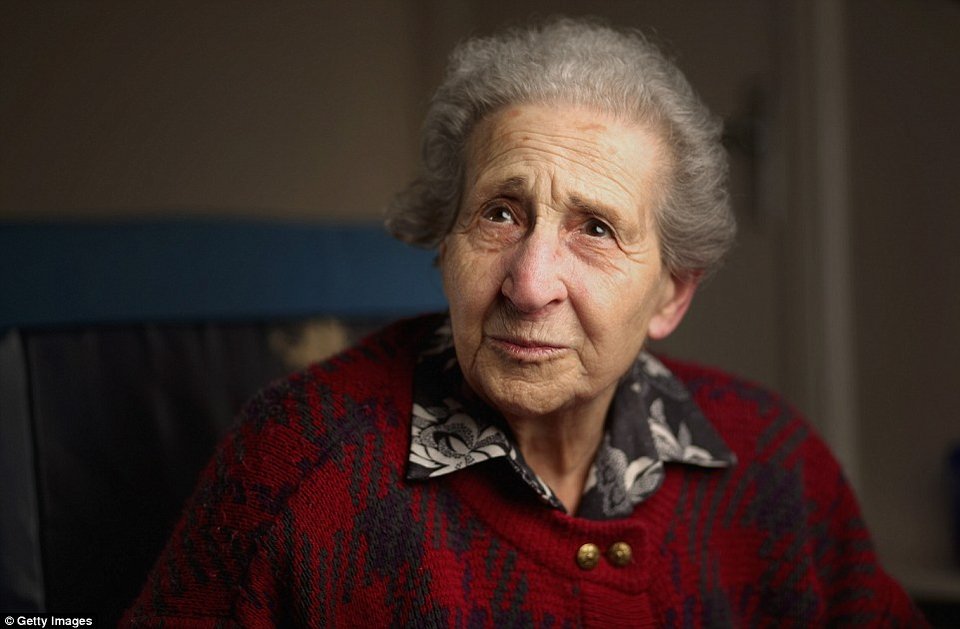 «Του φιλούσα τις μπότες για να μη με στείλει στον θάλαμο αερίων» -Επιζώντες του Αουσβιτς θυμούνται τη φρίκη [εικόνες] | iefimerida.gr 1