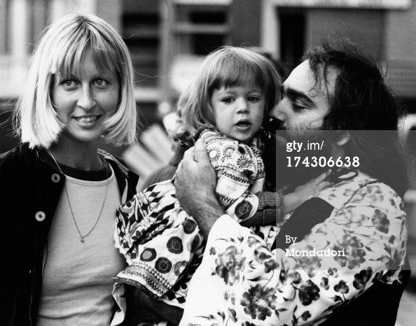 Εμιλι, η γοητευτική κόρη του Ντέμη Ρούσσου που λατρεύει την Ελλάδα [εικόνες] | iefimerida.gr 2