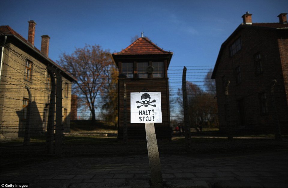 «Του φιλούσα τις μπότες για να μη με στείλει στον θάλαμο αερίων» -Επιζώντες του Αουσβιτς θυμούνται τη φρίκη [εικόνες] | iefimerida.gr 5