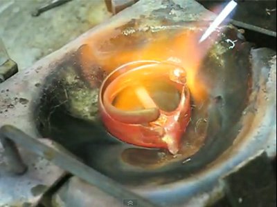 Πρωτοχρονιάτικα έθιμα ανά τον κόσμο: Από το ρόδι της Ελλάδας στα φασόλια της Αργεντινής [εικόνες] | iefimerida.gr 6