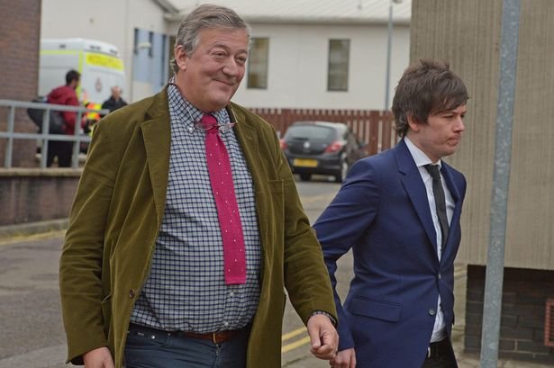 Γνωστός Αγγλος ηθοποιός θα παντρευτεί τον κατά 30 χρόνια νεότερο σύντροφό του [εικόνες] | iefimerida.gr 2