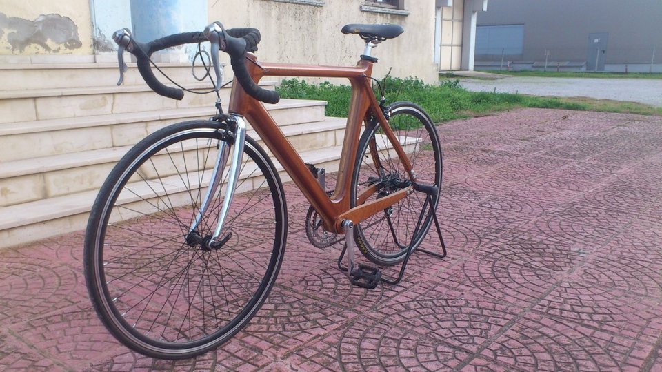 Οι Ελληνες μαραγκοί που πειραματίζονται με το design -Ξύλινα ποδήλατα και γυαλιά ηλίου [εικόνες]    | iefimerida.gr 4