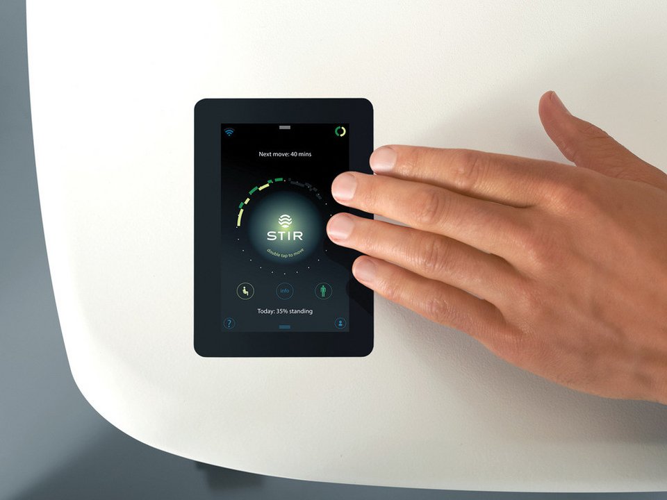 Η λύση στην καθιστική ζωή: Ενα γραφείο που σας λέει πότε να σηκωθείτε [εικόνες & βίντεο] | iefimerida.gr 1