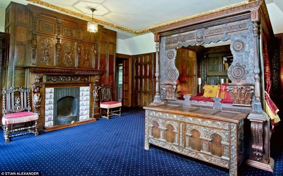 Το κιτς ανάκτορο ενός θρύλου του χέβι μετάλ που απογοήτευσε τους θαυμαστές του [εικόνες]  | iefimerida.gr 6