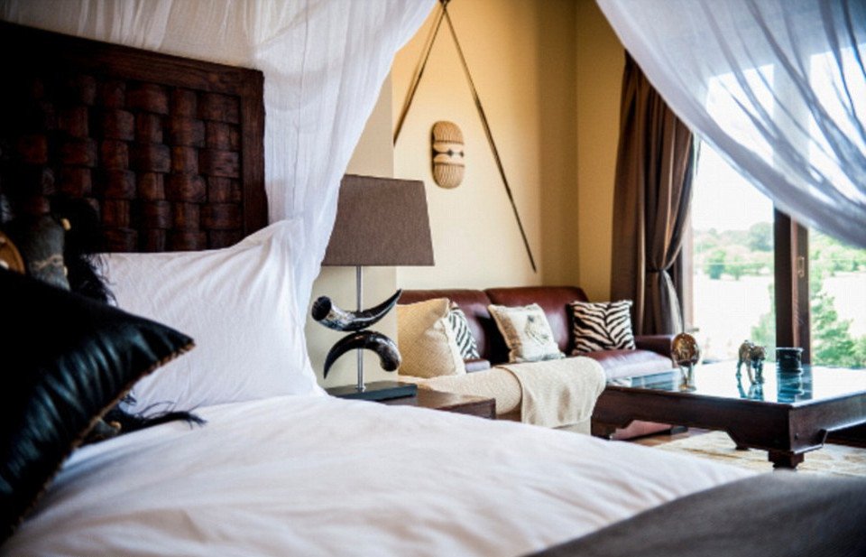 Το πιο «άγριο» ξενοδοχείο -Μπάνιο με αρκούδες, ξύπνημα με λιοντάρια, γεύμα δίπλα σε ύαινες [εικόνες & βίντεο] | iefimerida.gr 6