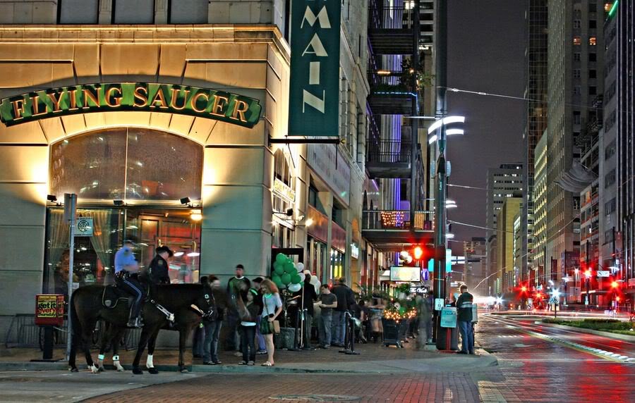 National Geographic: Οι 10 πόλεις για το καλύτερο ξενύχτι -Η ελληνική που μαγεύει την υφήλιο [λίστα]  | iefimerida.gr 7