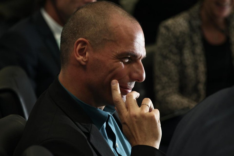 Καρέ καρέ η χειραψία-λαβή του Ντάισελμπλουμ που πάγωσε τον Βαρουφάκη -Τι του ψιθύρισε έξαλλος στο αυτί [εικόνες & βίντεο] | iefimerida.gr 11