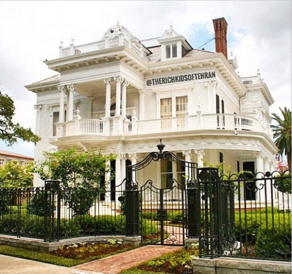 Τα πλουσιόπαιδα της Τεχεράνης δείχνουν την άλλη όψη του Ιράν -Πανάκριβα αυτοκίνητα, τζετ και καλλονές με μπικίνι [εικόνες] | iefimerida.gr 16