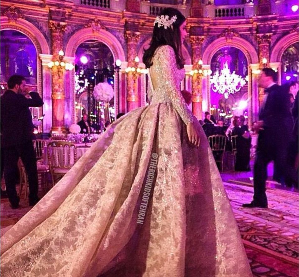 Τα πλουσιόπαιδα της Τεχεράνης δείχνουν την άλλη όψη του Ιράν -Πανάκριβα αυτοκίνητα, τζετ και καλλονές με μπικίνι [εικόνες] | iefimerida.gr 17