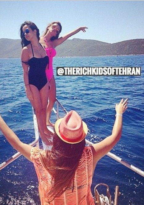 Τα πλουσιόπαιδα της Τεχεράνης δείχνουν την άλλη όψη του Ιράν -Πανάκριβα αυτοκίνητα, τζετ και καλλονές με μπικίνι [εικόνες] | iefimerida.gr 18