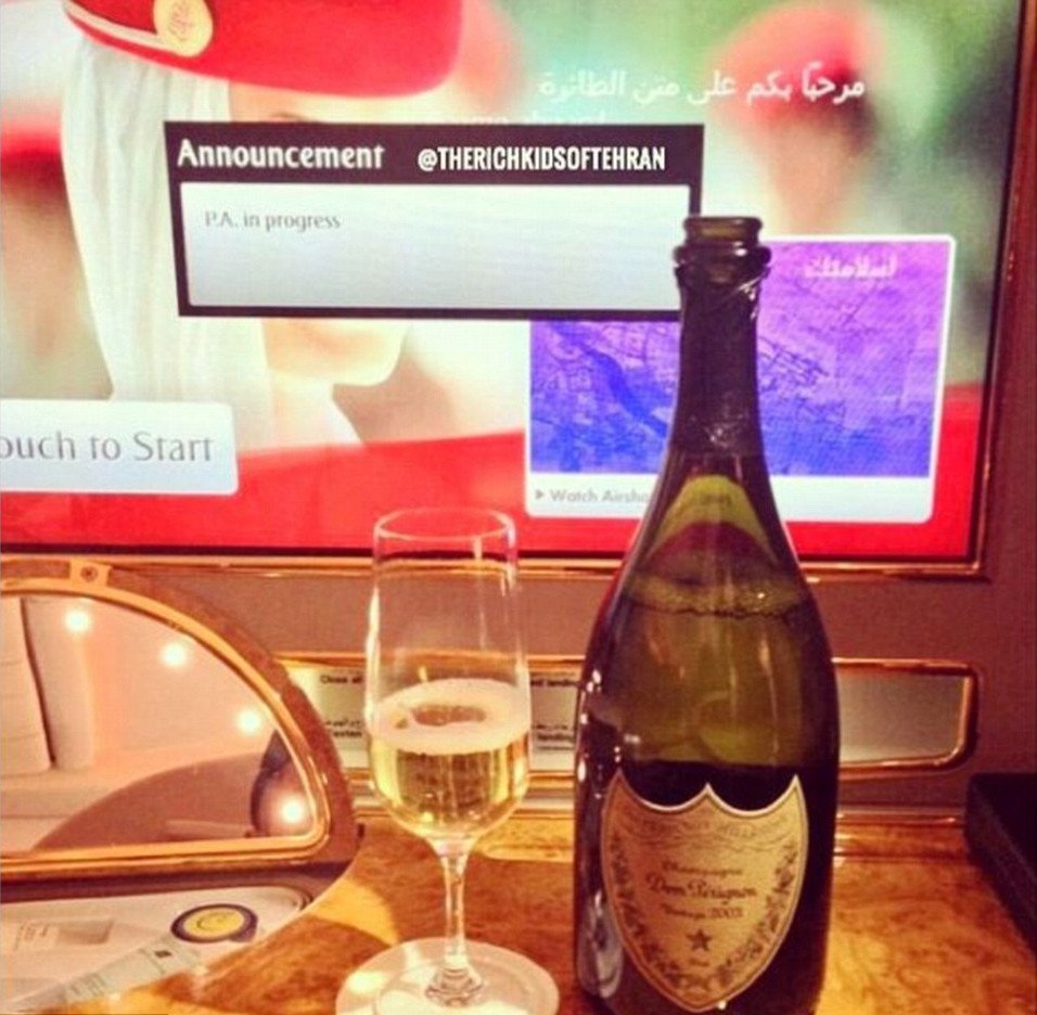 Τα πλουσιόπαιδα της Τεχεράνης δείχνουν την άλλη όψη του Ιράν -Πανάκριβα αυτοκίνητα, τζετ και καλλονές με μπικίνι [εικόνες] | iefimerida.gr 19