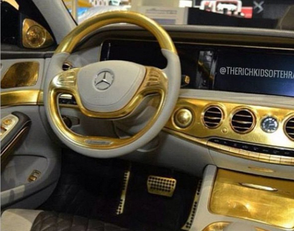 Τα πλουσιόπαιδα της Τεχεράνης δείχνουν την άλλη όψη του Ιράν -Πανάκριβα αυτοκίνητα, τζετ και καλλονές με μπικίνι [εικόνες] | iefimerida.gr 8