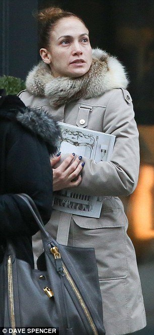 Αβαφη και αγνώριστη η Τζένιφερ Λόπεζ στους δρόμους της Νέας Υόρκης [εικόνες] | iefimerida.gr 2