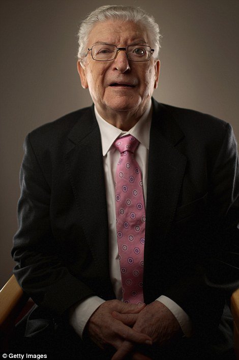 «Του φιλούσα τις μπότες για να μη με στείλει στον θάλαμο αερίων» -Επιζώντες του Αουσβιτς θυμούνται τη φρίκη [εικόνες] | iefimerida.gr 7