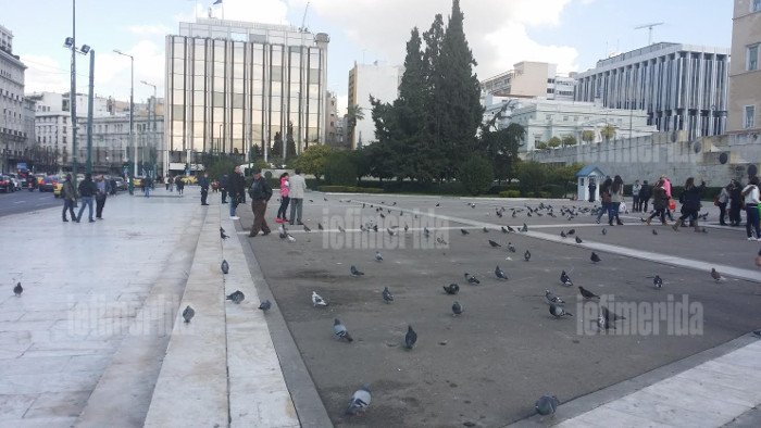 Εβγαλαν τα κάγκελα από την πλατεία Συντάγματος -Οι αναμνηστικές φωτογραφίες της κυβέρνησης [εικόνες] | iefimerida.gr 11