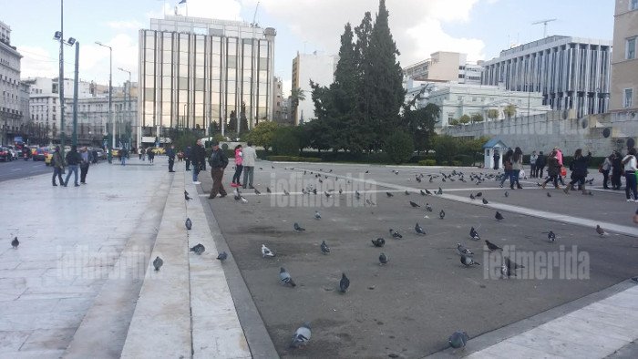 Εβγαλαν τα κάγκελα από την πλατεία Συντάγματος -Οι αναμνηστικές φωτογραφίες της κυβέρνησης [εικόνες] | iefimerida.gr 6