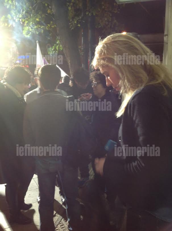 Από το Γκστάαντ στην Κουμουνδούρου: Η κόρη του Γιάννη Μηλιού μόνη στα γραφεία του ΣΥΡΙΖΑ [εικόνες] | iefimerida.gr 0