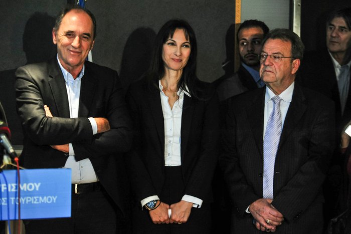 Οταν η όμορφη Ολγα παρέδωσε στην ωραία Ελενα το υπουργείο τουρισμού [εικόνες] | iefimerida.gr 1