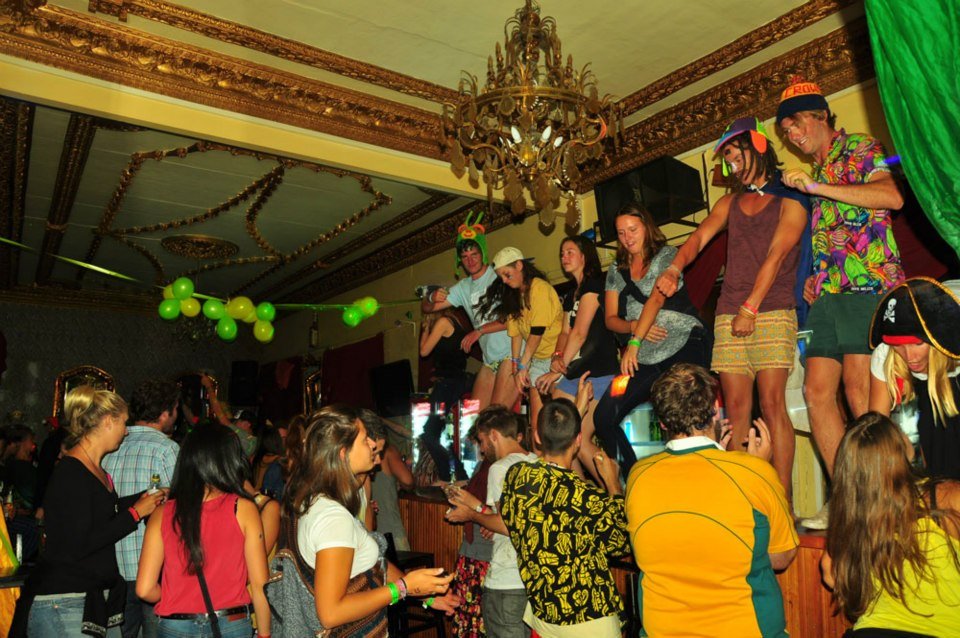 National Geographic: Οι 10 πόλεις για το καλύτερο ξενύχτι -Η ελληνική που μαγεύει την υφήλιο [λίστα]  | iefimerida.gr 2