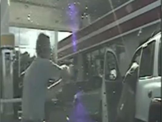 Πέντε περιπτώσεις αστυνομικής βίας που σόκαραν αλλά έμειναν ατιμώρητες [βίντεο] | iefimerida.gr 2