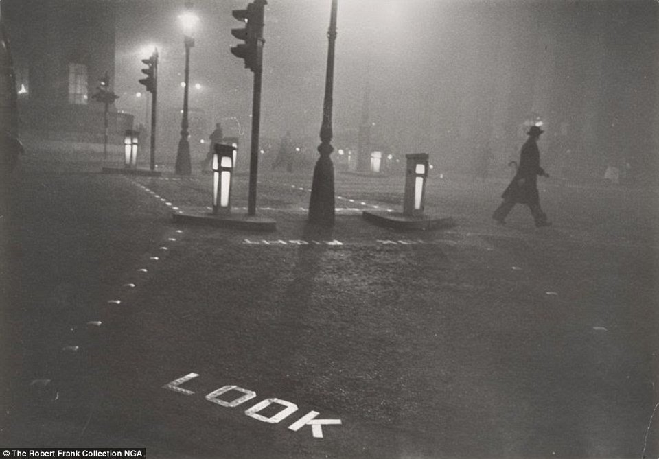 Λονδίνο τη δεκαετία του '50 - Ο κόσμος των πλούσιων και των φτωχών μέσα από εκπληκτικές ασπρόμαυρες φωτογραφίες [εικόνες] | iefimerida.gr 6