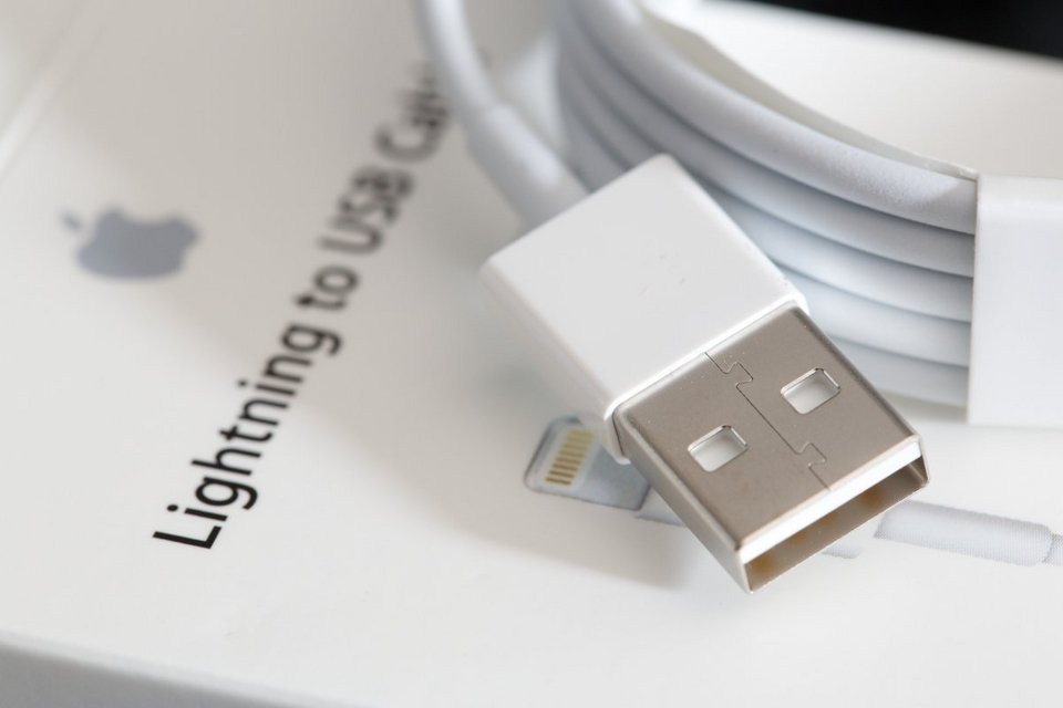 Τα 8 νέα αξεσουάρ iPhone που θα κάνουν το κινητό σας μοναδικό -Μπορούν να ελέγχουν ακόμη και το φωτισμό του σπιτιού [εικόνες]  | iefimerida.gr 1