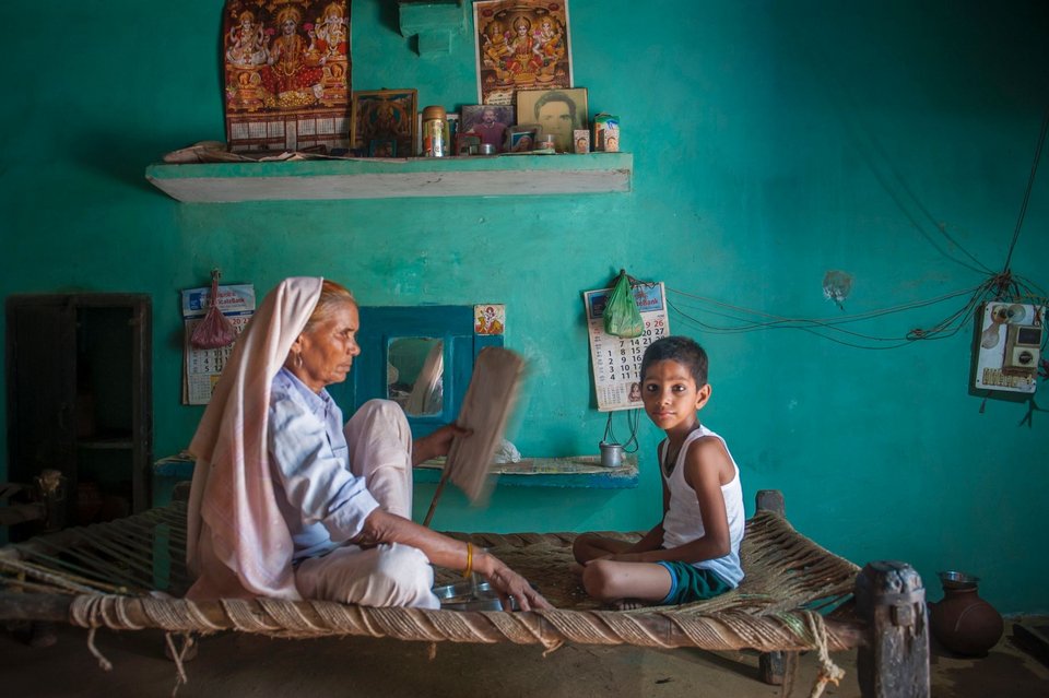 Γηραιότερη μητέρα στον κόσμο- Πόσο δύσκολη είναι η ανατροφή ενός 6χρονου όταν είσαι 80 χρονών [εικόνες]   | iefimerida.gr 0