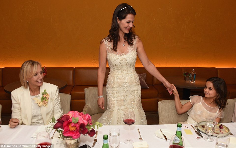 Η σύζυγος της Ναβρατίλοβα -Πρώην Μις Ρωσία, μοντέλο, μητέρα δύο παιδιών και πολύ σέξι [εικόνες] | iefimerida.gr 0