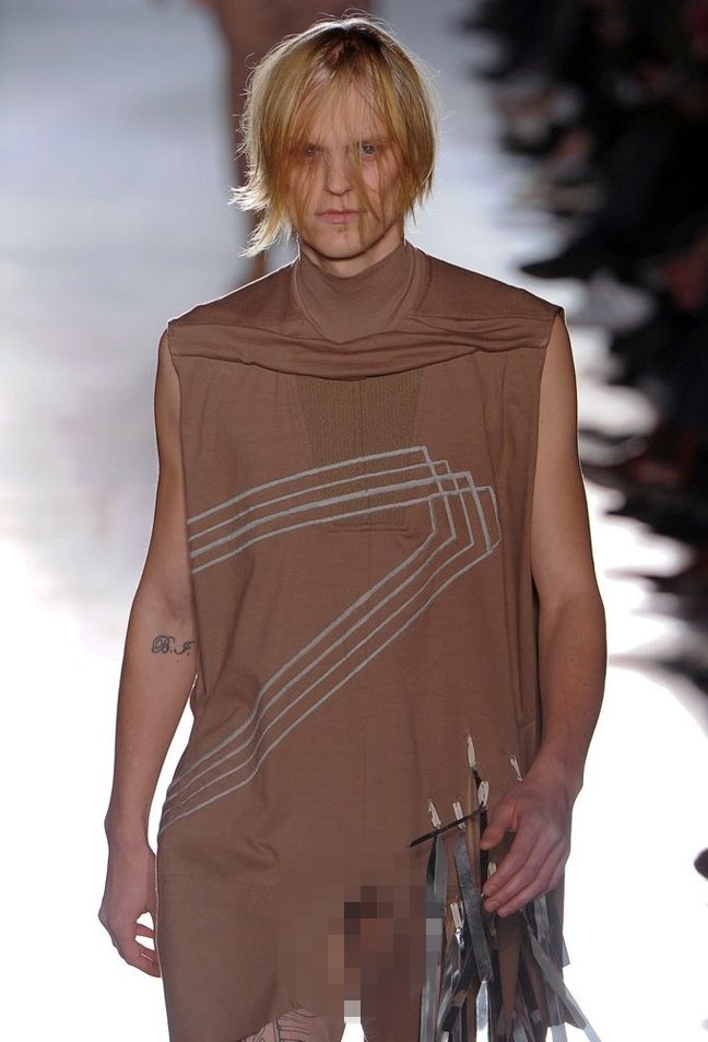 Ανατρεπτική μόδα από το Παρίσι [εικόνες] | iefimerida.gr 4