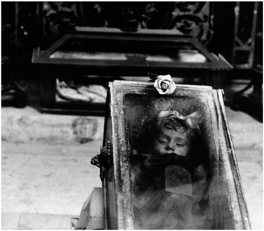 H 2χρονη μούμια της Σικελίας που ανοιγοκλείνει τα βλέφαρα -Η απίστευτη ιστορία της Ροζαλία Λομπάρντο [εικόνες] | iefimerida.gr 3