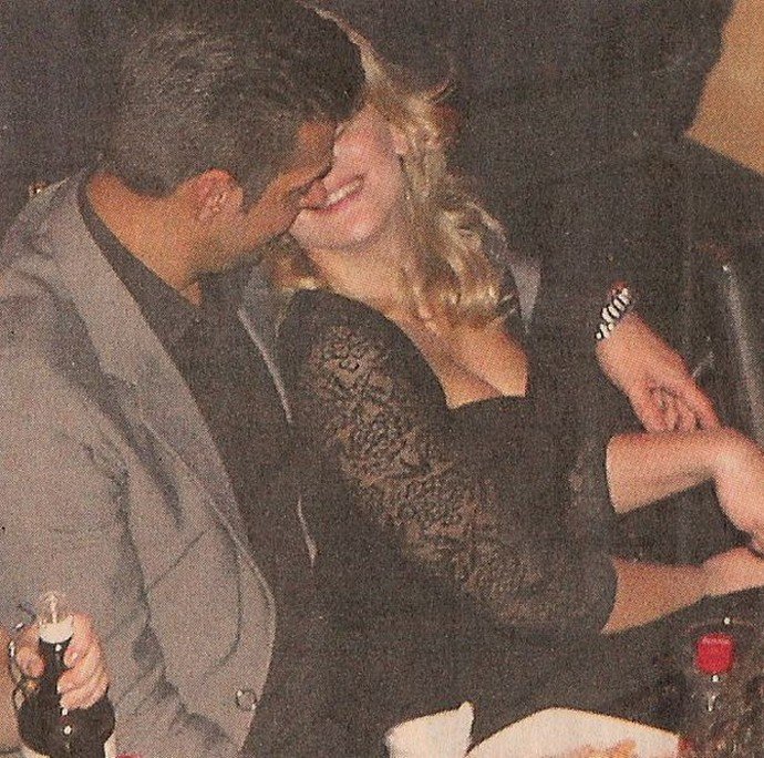 Μποφίλιου: Χάδια και φιλιά σε κοινή θέα με τον σύντροφό της [εικόνες] | iefimerida.gr 0